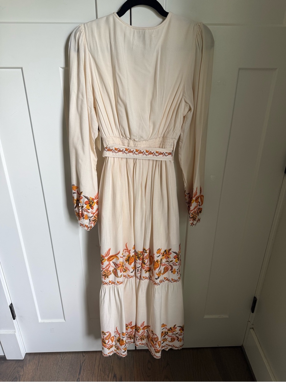 NWT LEA floral border maxi dress with a V-neckline and tie waist. Size Small. - Picture 9 of 12